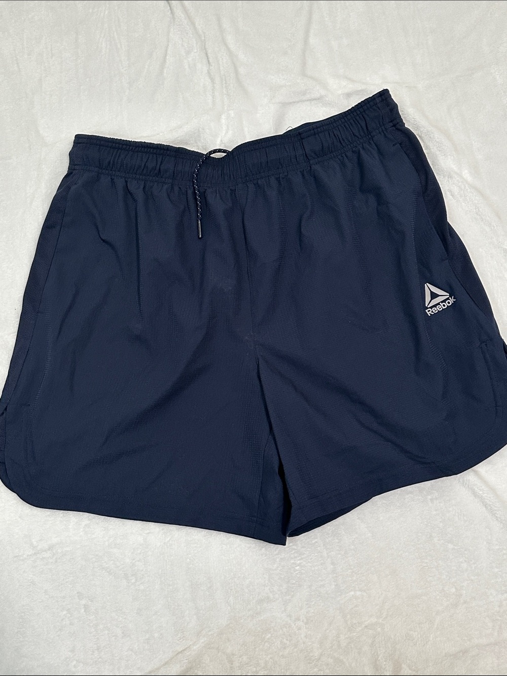 🏰 Reebok Hybrid Shorts